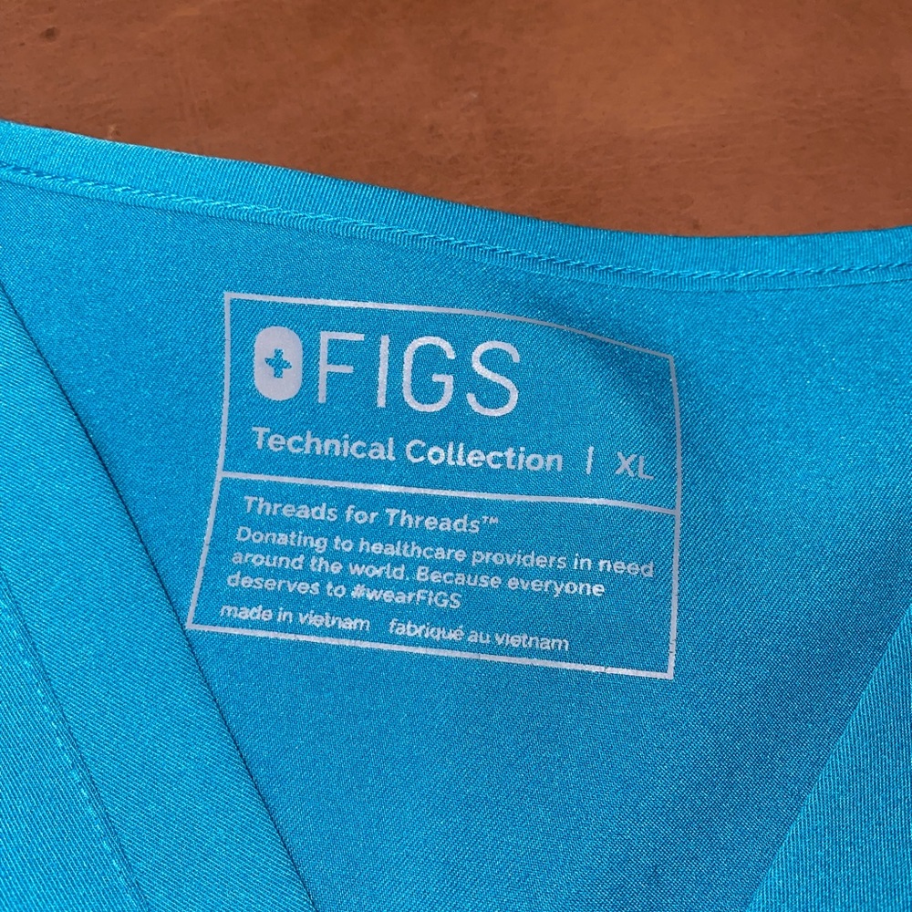 FIGS Casma Scrub top - Picture 2 of 2